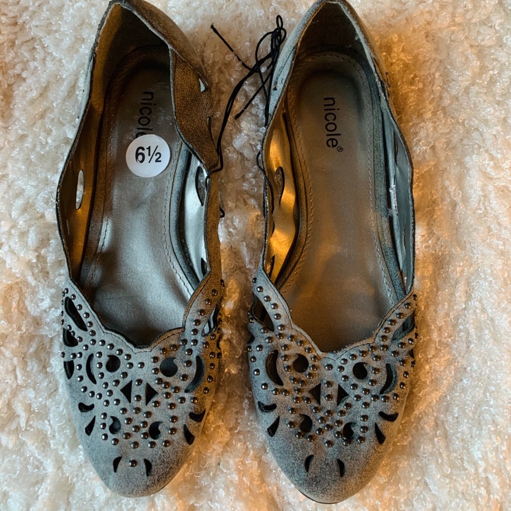 NWT Gray Flats w/ detailed beading